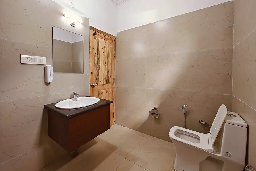 bathroom-at-hotel-chitkul-sangla