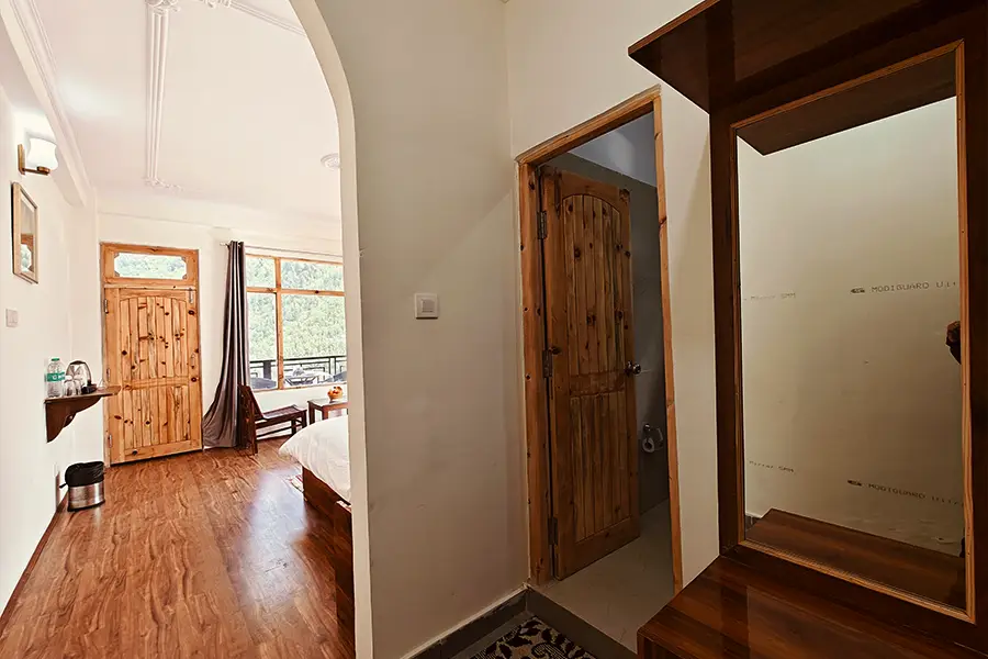 wardrobe-and-room-of-executive-room-river-view